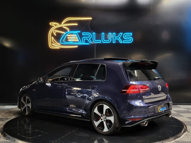 VOLKSWAGEN GOLF GTI 2.0 220cv / TOIT OUVRANT + DEMI LIGNE MILTEK + APPLE CARPLAY /