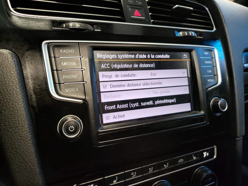 VOLKSWAGEN GOLF GTI 2.0 220cv / TOIT OUVRANT + DEMI LIGNE MILTEK + APPLE CARPLAY /