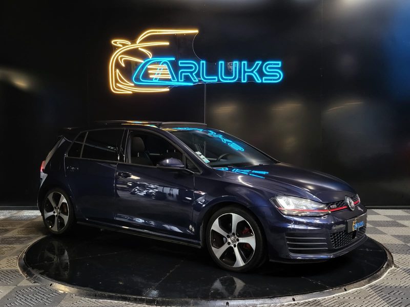 VOLKSWAGEN GOLF GTI 2.0 220cv / TOIT OUVRANT + DEMI LIGNE MILTEK + APPLE CARPLAY /