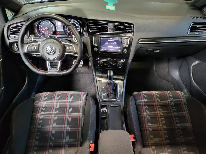 VOLKSWAGEN GOLF GTI 2.0 220cv / TOIT OUVRANT + DEMI LIGNE MILTEK + APPLE CARPLAY /