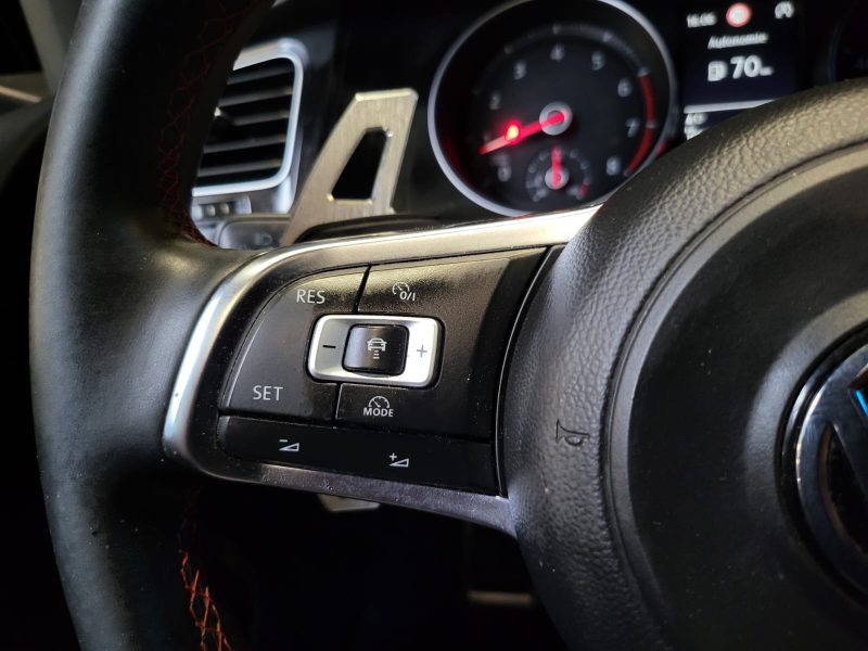 VOLKSWAGEN GOLF GTI 2.0 220cv / TOIT OUVRANT + DEMI LIGNE MILTEK + APPLE CARPLAY /
