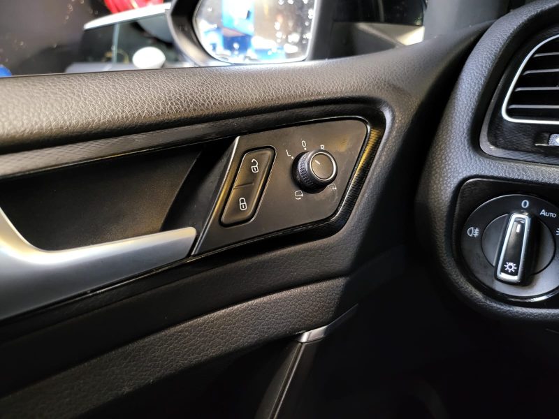 VOLKSWAGEN GOLF GTI 2.0 220cv / TOIT OUVRANT + DEMI LIGNE MILTEK + APPLE CARPLAY /