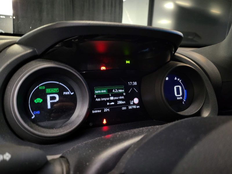 TOYOTA YARIS 1.5 VVT-i 116cv DESIGN / SUIVI TOYOTA / CARPLAY / CAMERA DE RECUL / REGULATEUR ADAPTATI