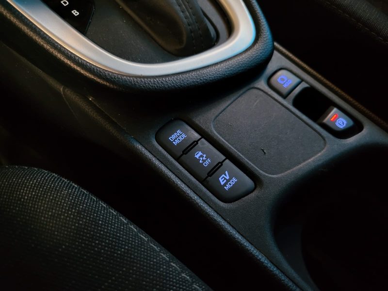 TOYOTA YARIS 1.5 VVT-i 116cv DESIGN / SUIVI TOYOTA / CARPLAY / CAMERA DE RECUL / REGULATEUR ADAPTATI