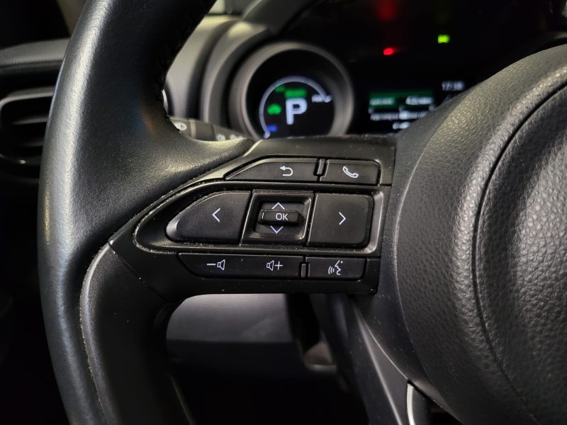 TOYOTA YARIS 1.5 VVT-i 116cv DESIGN / SUIVI TOYOTA / CARPLAY / CAMERA DE RECUL / REGULATEUR ADAPTATI