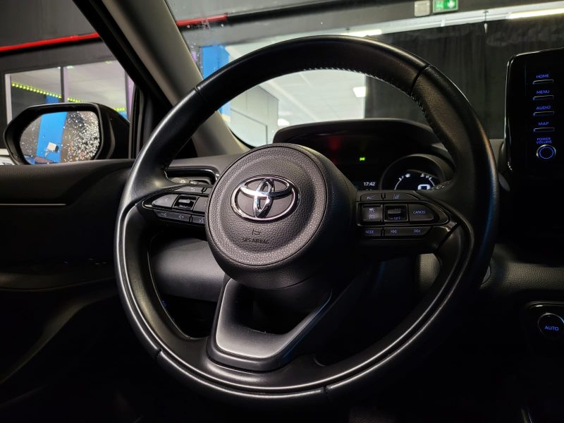 TOYOTA YARIS 1.5 VVT-i 116cv DESIGN / SUIVI TOYOTA / CARPLAY / CAMERA DE RECUL / REGULATEUR ADAPTATI