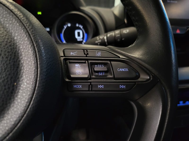 TOYOTA YARIS 1.5 VVT-i 116cv DESIGN / SUIVI TOYOTA / CARPLAY / CAMERA DE RECUL / REGULATEUR ADAPTATI