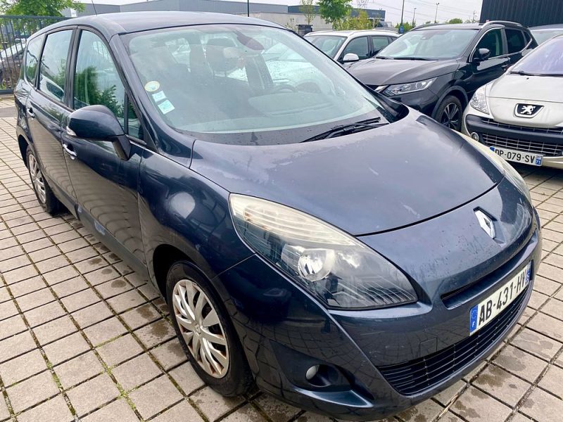 RENAULT MEGANE SCENIC 1.5 DCI 105CH AUTENTIQUE 7 PLACES