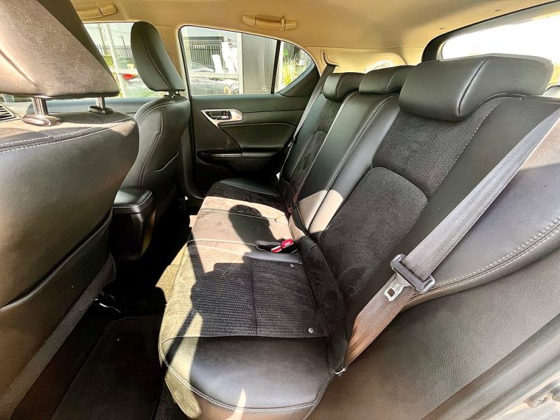 LEXUS CT200H 136ch Design Edition 05/2015