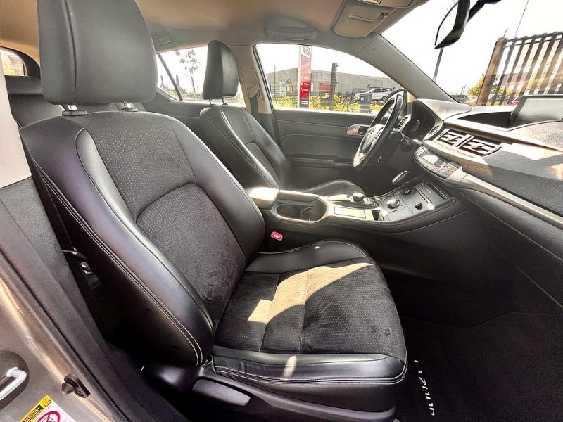 LEXUS CT200H 136ch Design Edition 05/2015