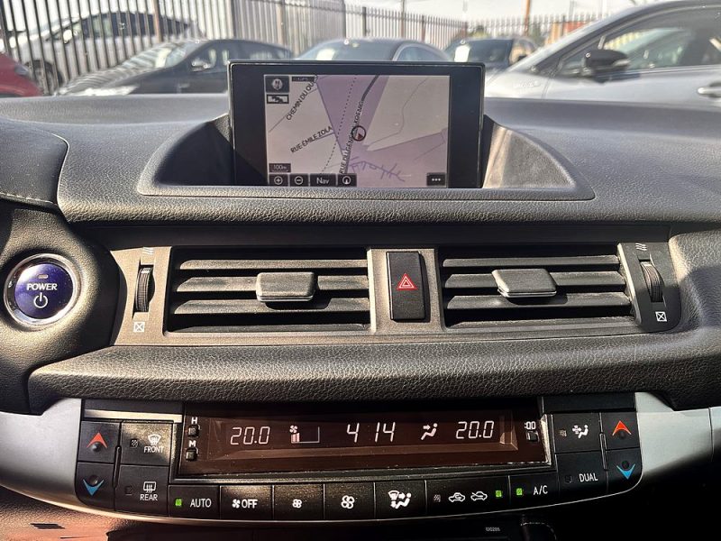 LEXUS CT200H 136ch Design Edition 05/2015