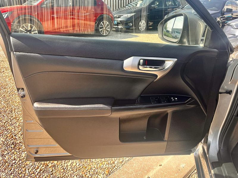 LEXUS CT200H 136ch Design Edition 05/2015