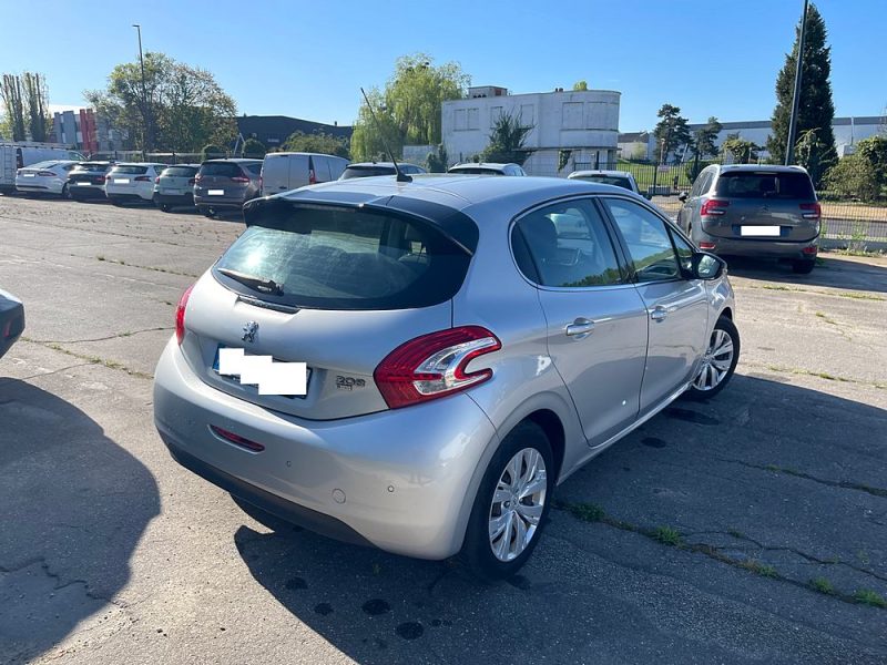 PEUGEOT 208 1.6 EHDI 92CH BLUE LION BUSINESS PACK