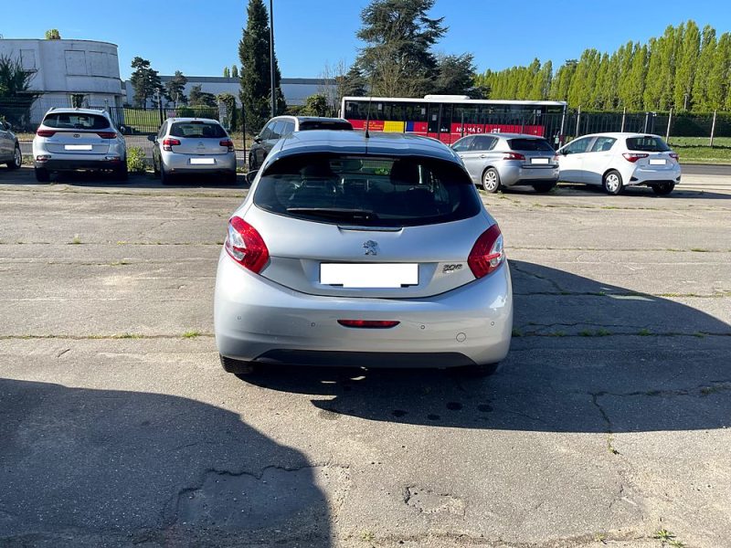 PEUGEOT 208 1.6 EHDI 92CH BLUE LION BUSINESS PACK