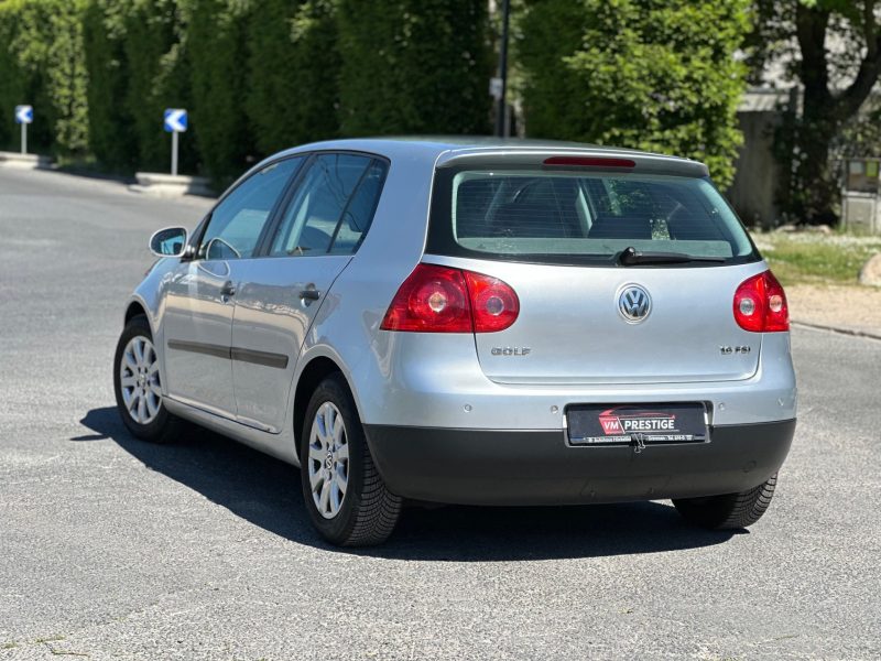 VOLKSWAGEN GOLF 5 2004