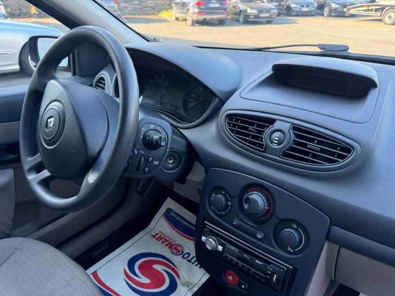RENAULT CLIO 3 1.4 98cv REVISE GARANTIE 24 MOIS