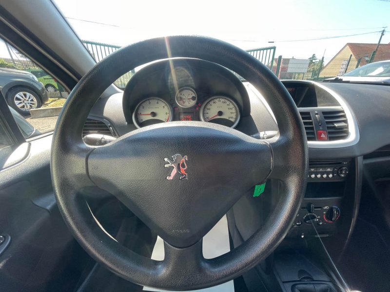 PEUGEOT 207 2008 1.4i - 8V 75CV 