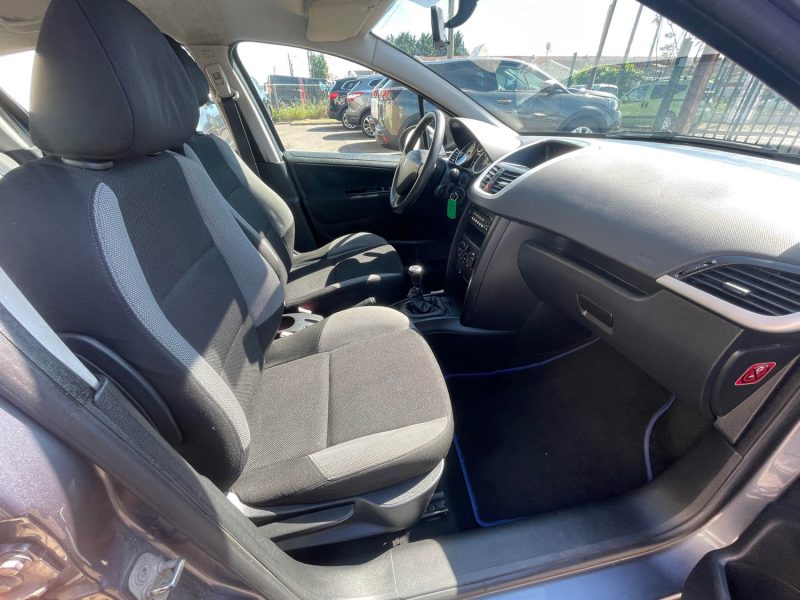 PEUGEOT 207 2008 1.4i - 8V 75CV 