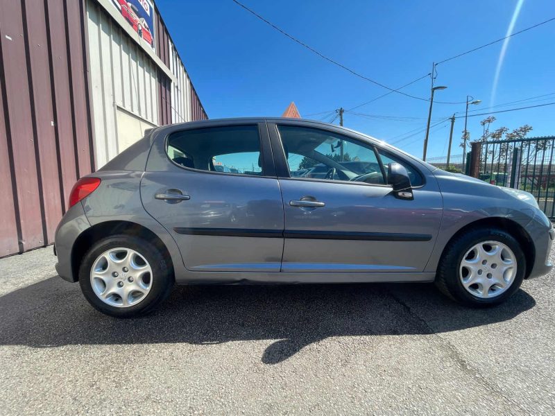 PEUGEOT 207 2008 1.4i - 8V 75CV 