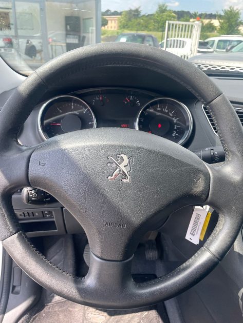 PEUGEOT 5008 1.6 HDI - 8V TURBO