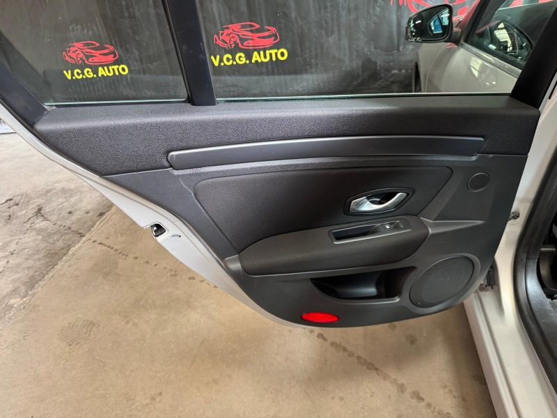 RENAULT LAGUNA 2.0 DCI 130 Carminat 