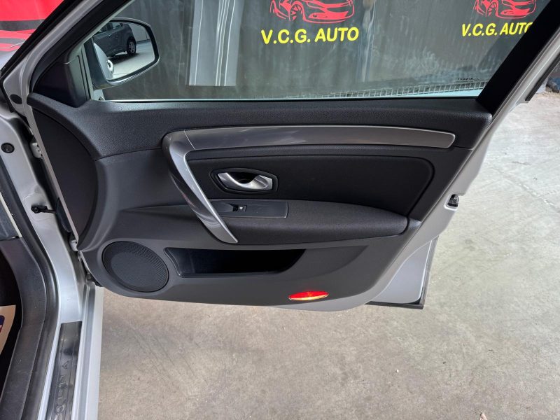 RENAULT LAGUNA 2.0 DCI 130 Carminat 