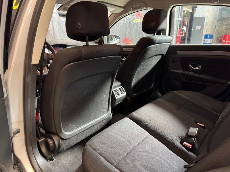 RENAULT LAGUNA 2.0 DCI 130 Carminat 