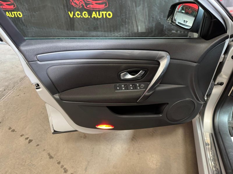 RENAULT LAGUNA 2.0 DCI 130 Carminat 