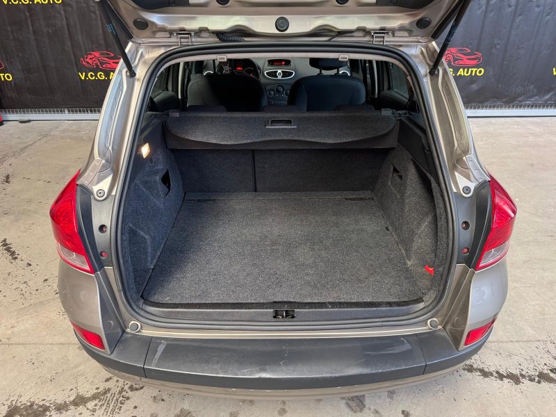 RENAULT CLIO ESTATE 1.2 Tce 100 Dynamique 