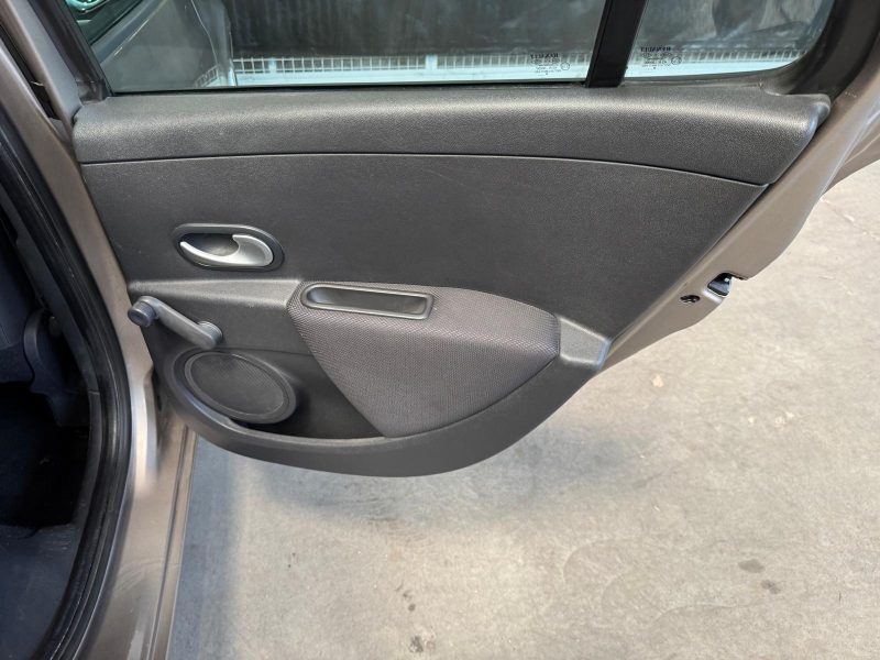 RENAULT CLIO ESTATE 1.2 Tce 100 Dynamique 