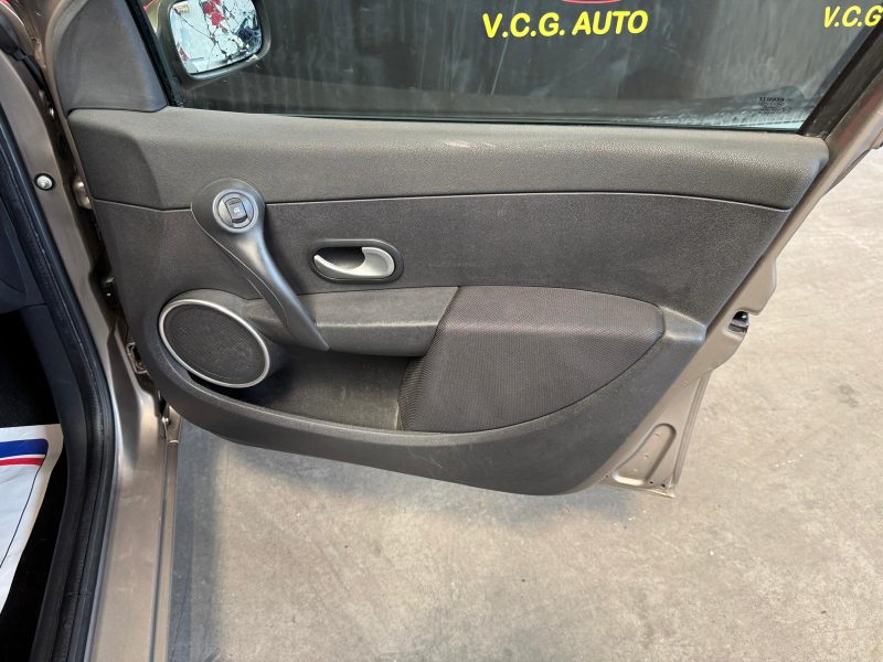 RENAULT CLIO ESTATE 1.2 Tce 100 Dynamique 