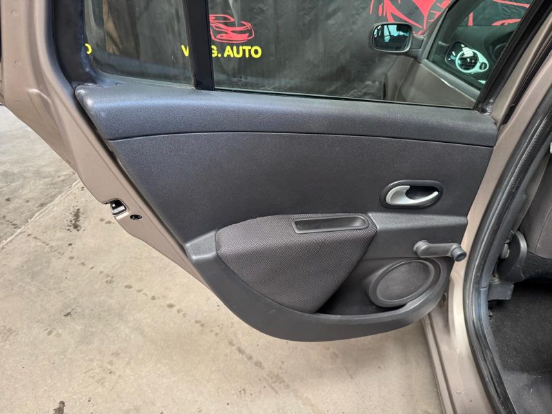 RENAULT CLIO ESTATE 1.2 Tce 100 Dynamique 