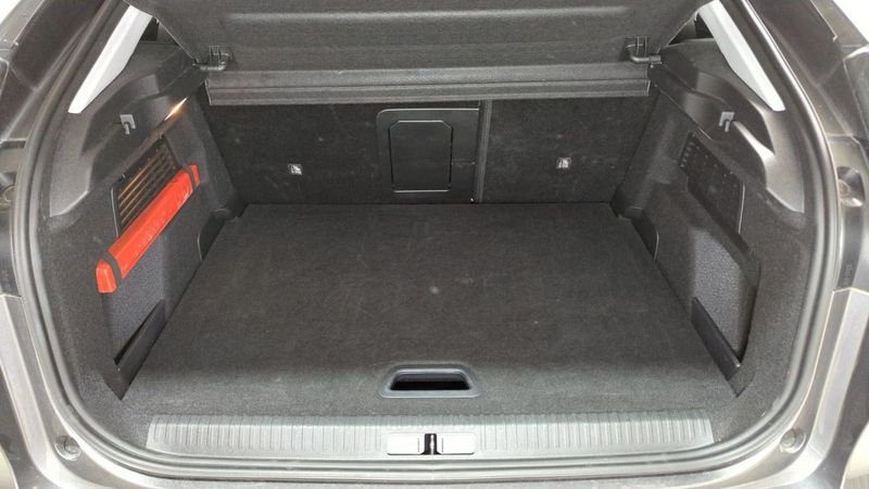 Citroën C4 Puretech 130 eat8 max + camera 360 + toit pano