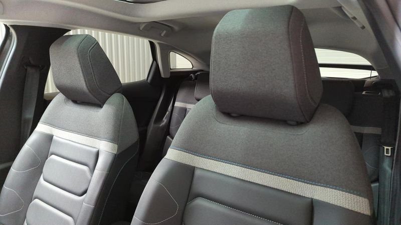 Citroën C4 Puretech 130 eat8 max + camera 360 + toit pano