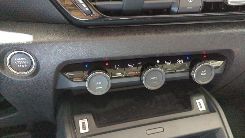 Citroën C4 Puretech 130 eat8 max + camera 360 + toit pano