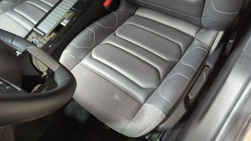 Citroën C4 Puretech 130 eat8 max + camera 360 + toit pano