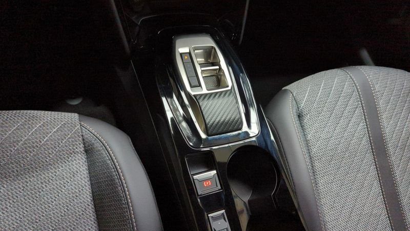 Peugeot 2008 nouveau Hybrid 145 e-dcs6 allure + pack navigation & access +  vision drive assist plus