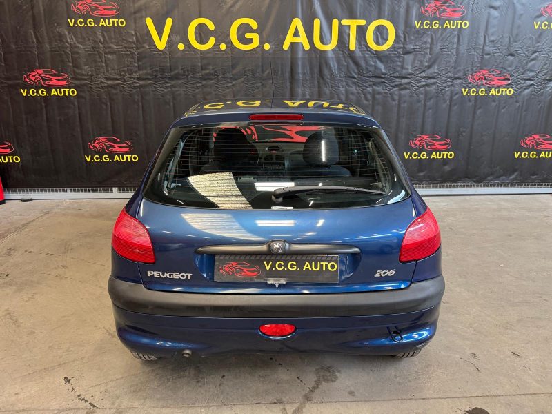 PEUGEOT 206 1.4i 75 XT 