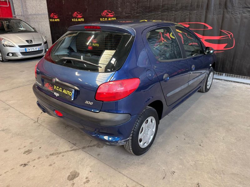 PEUGEOT 206 1.4i 75 XT 