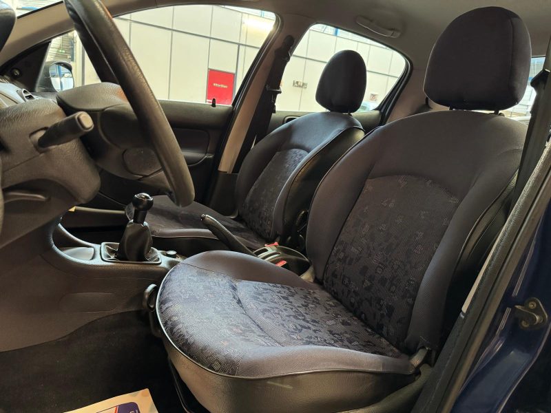PEUGEOT 206 1.4i 75 XT 