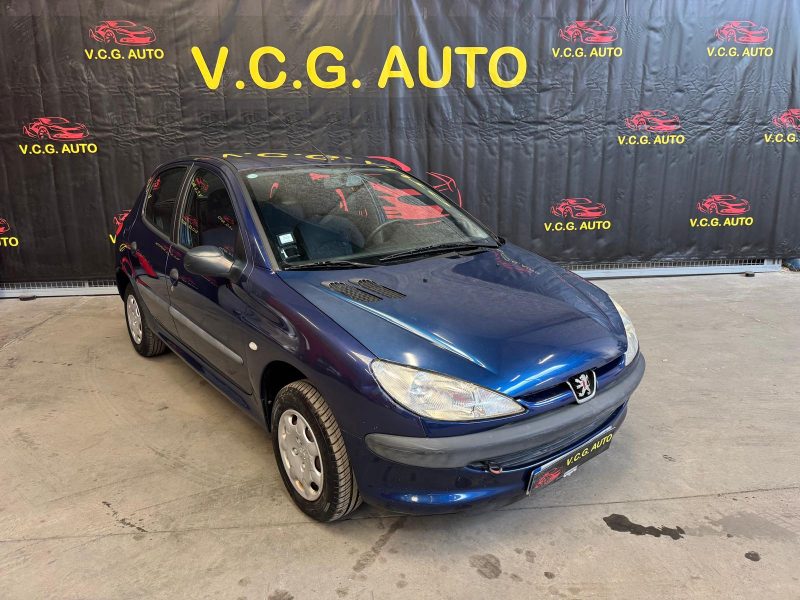 PEUGEOT 206 1.4i 75 XT 