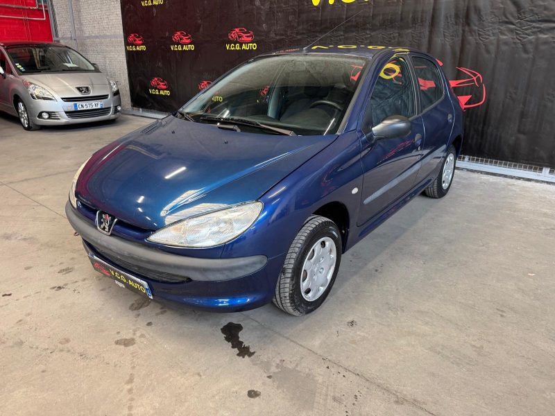 PEUGEOT 206 1.4i 75 XT 