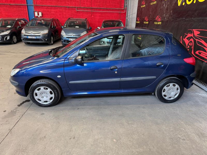 PEUGEOT 206 1.4i 75 XT 