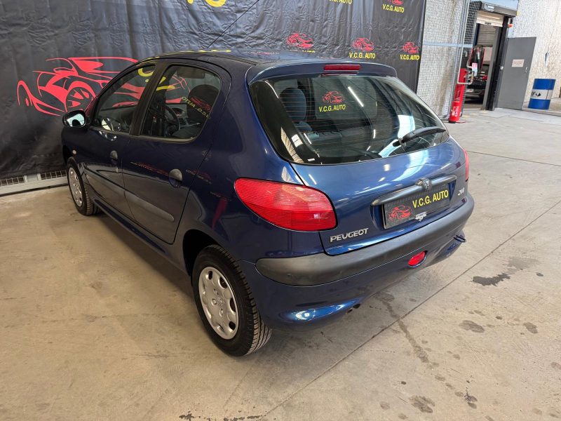 PEUGEOT 206 1.4i 75 XT 