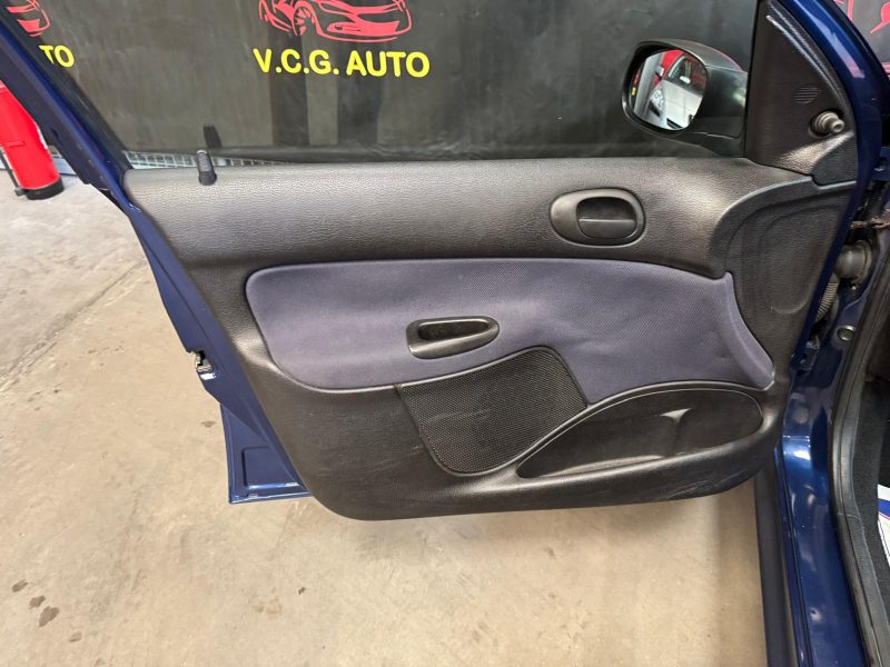 PEUGEOT 206 1.4i 75 XT 