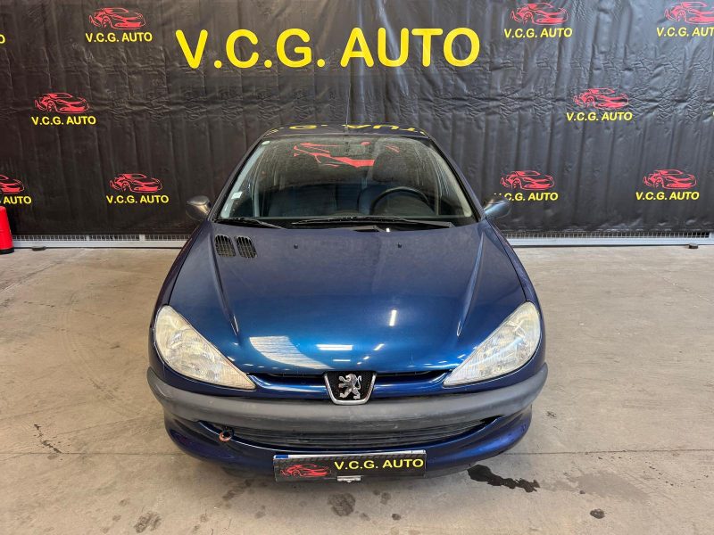 PEUGEOT 206 1.4i 75 XT 