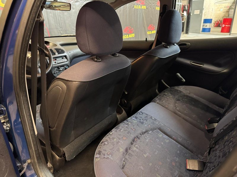 PEUGEOT 206 1.4i 75 XT 