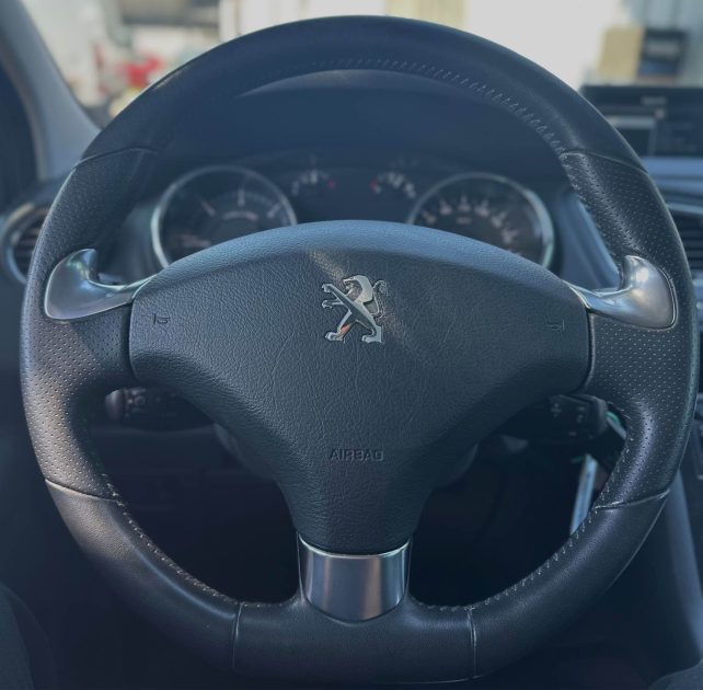 PEUGEOT 5008 2014
