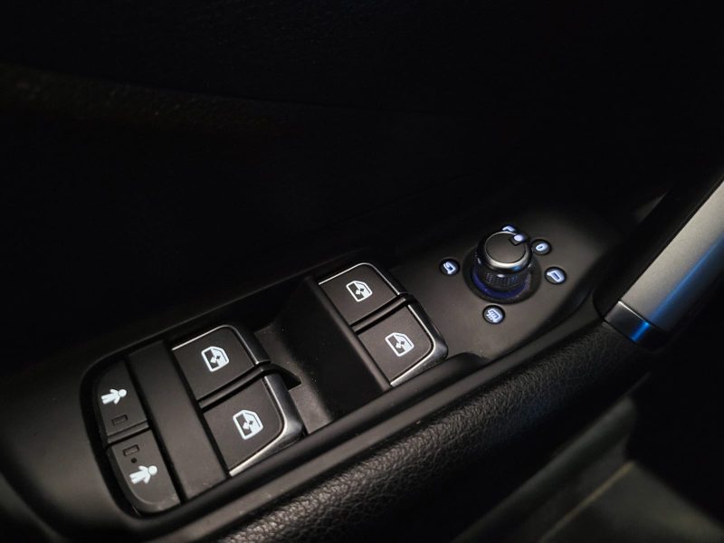 AUDI Q2 1.0 TSI 116cv BUSINESS LINE / SUIVI AUDI / TOIT OUVRANT / CARPLAY / SIEGES CHAUFFANTS