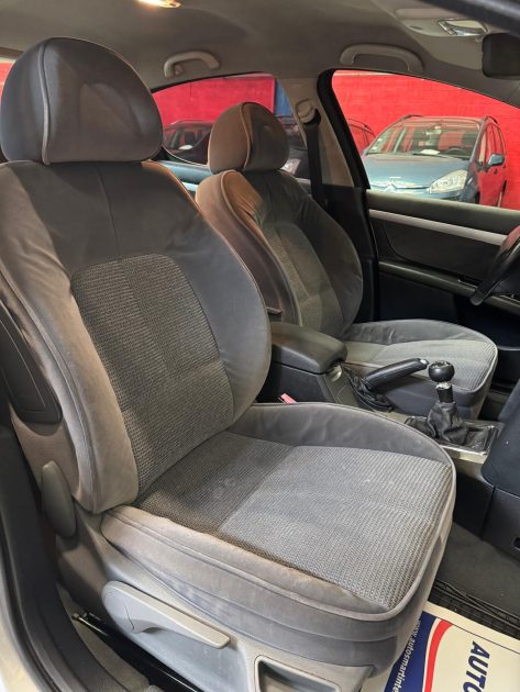 PEUGEOT 407 1.6 HDI 110 Confort 